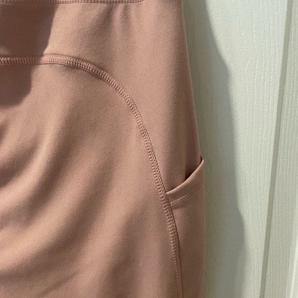 Pink / rose gold leggings - Picture 5 of 6